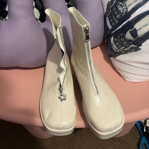 Lisa Says Gah white platform boots